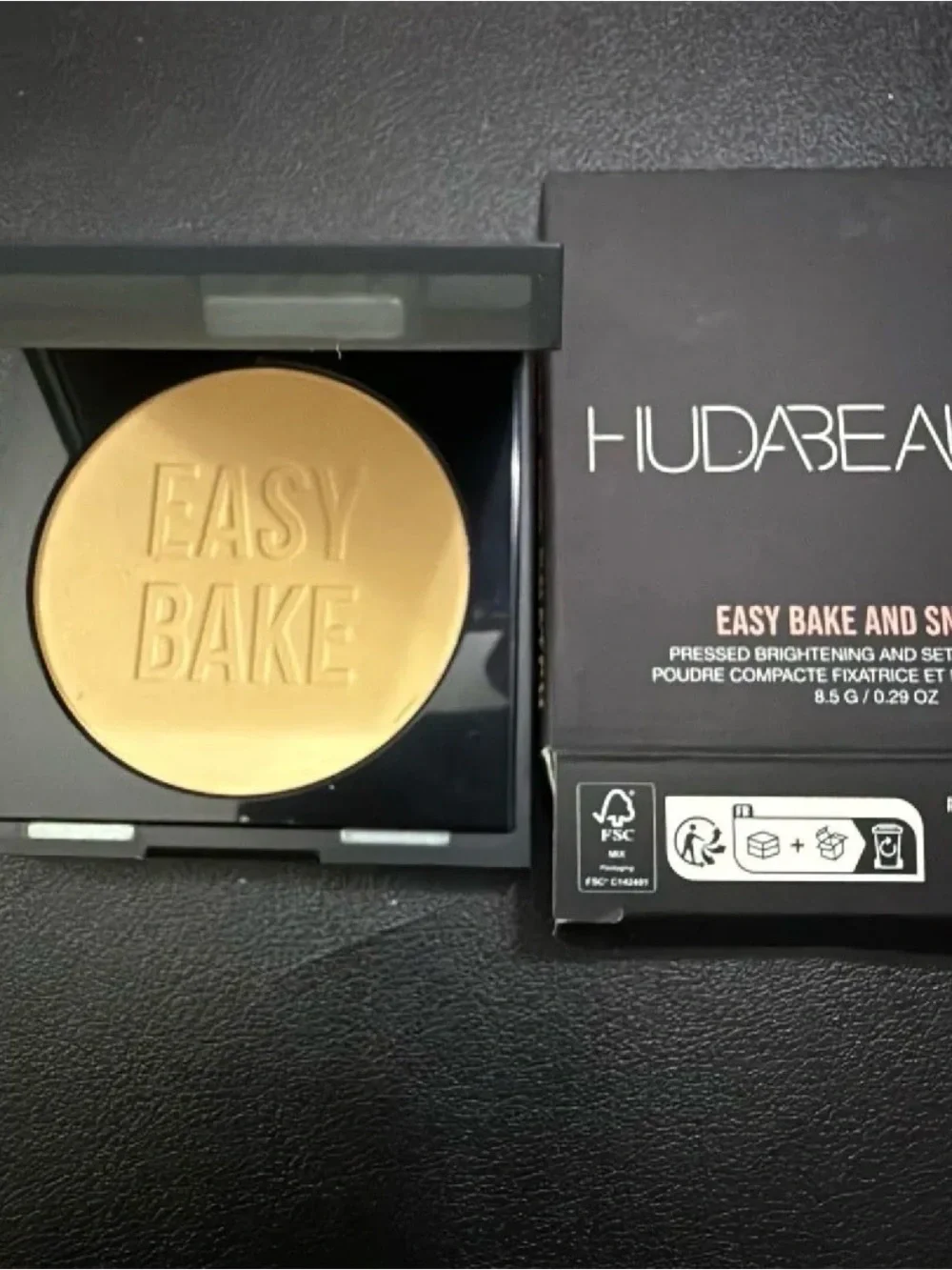 Huda Beauty Easy Bake and Snatch Pressed Brightening Powder - shade banana bread